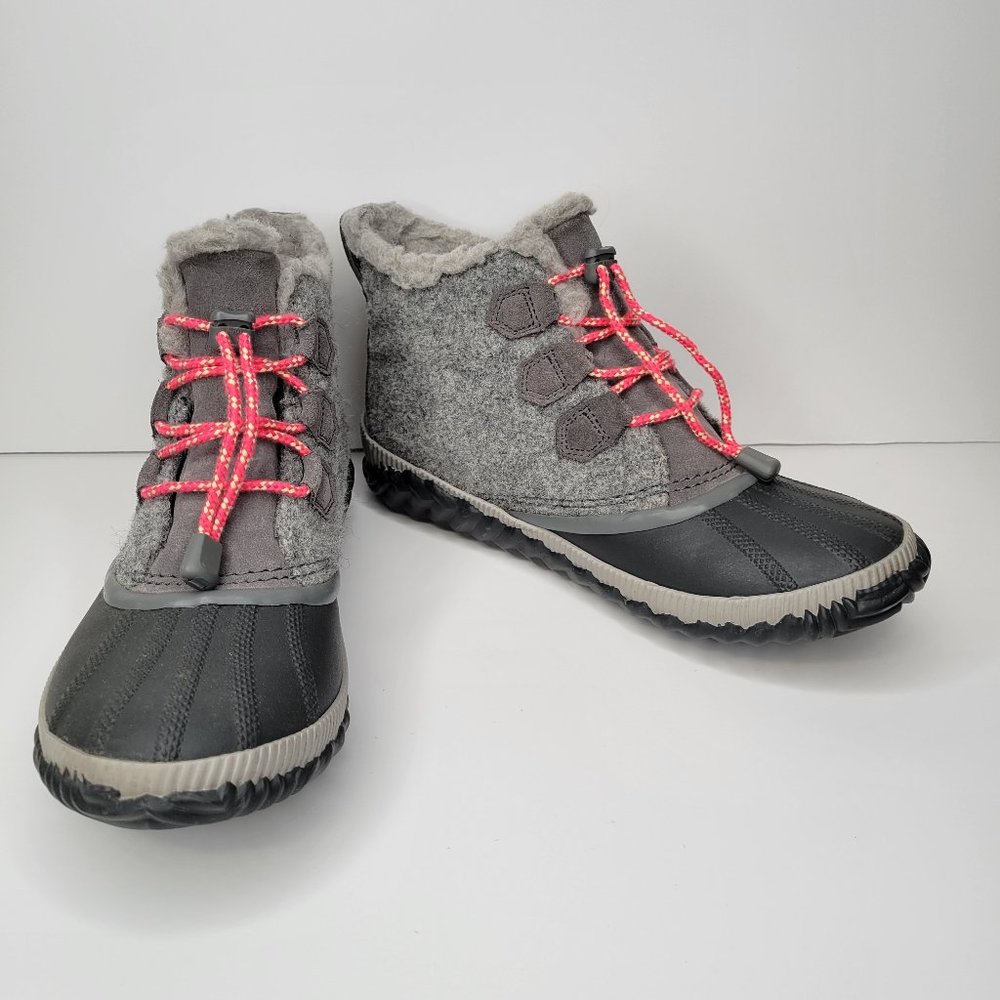 Sorel Women's Size 7 Boots Gray Waterproof Out And About Duck Boot